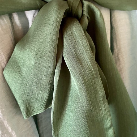 Happie loves it green/blue sashed blouse - Picture 5 of 10